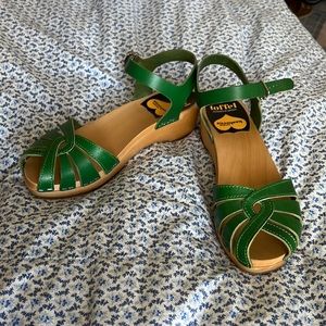 NWOB Swedish Hasbeen debutant green clog sandals  7 37